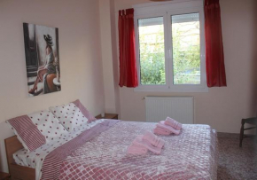 Capital apartment next to Metro station with parking spot to explore Athens
